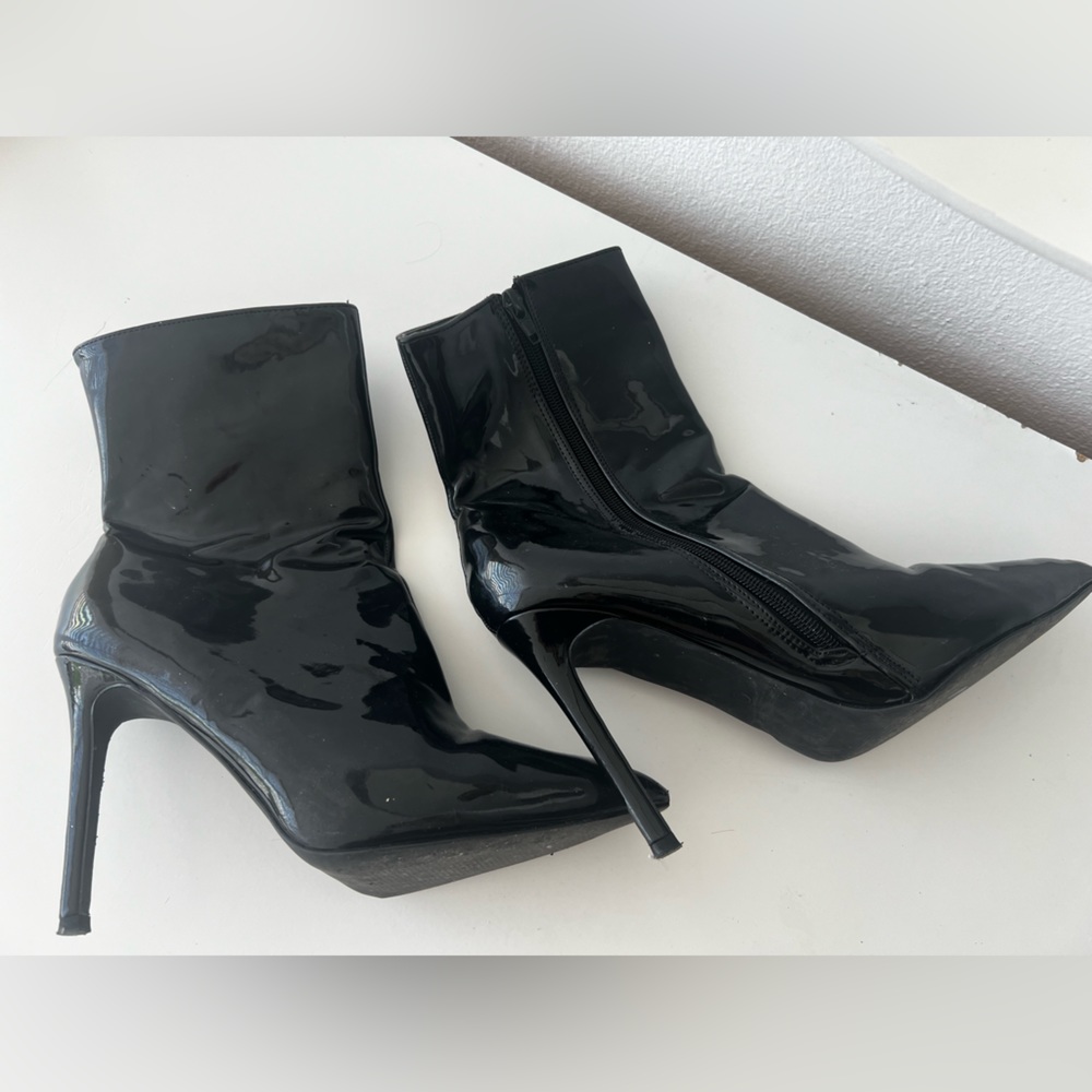 Black size used 8 boots